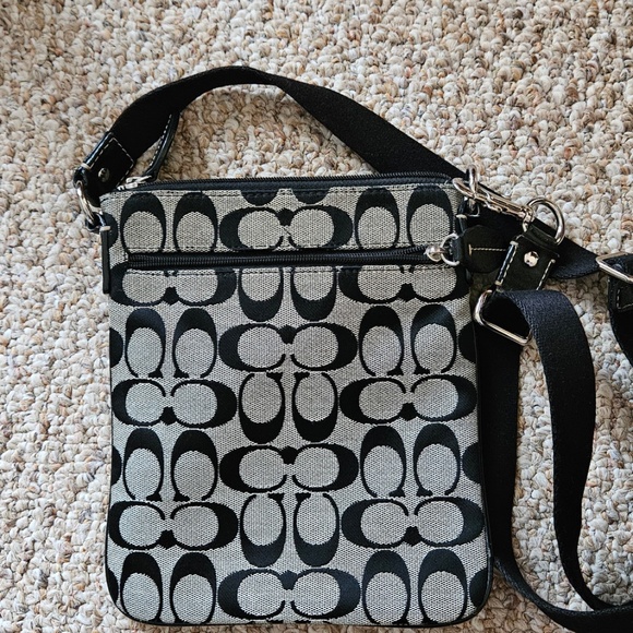 Coach Cross Body - Picture 5 of 5